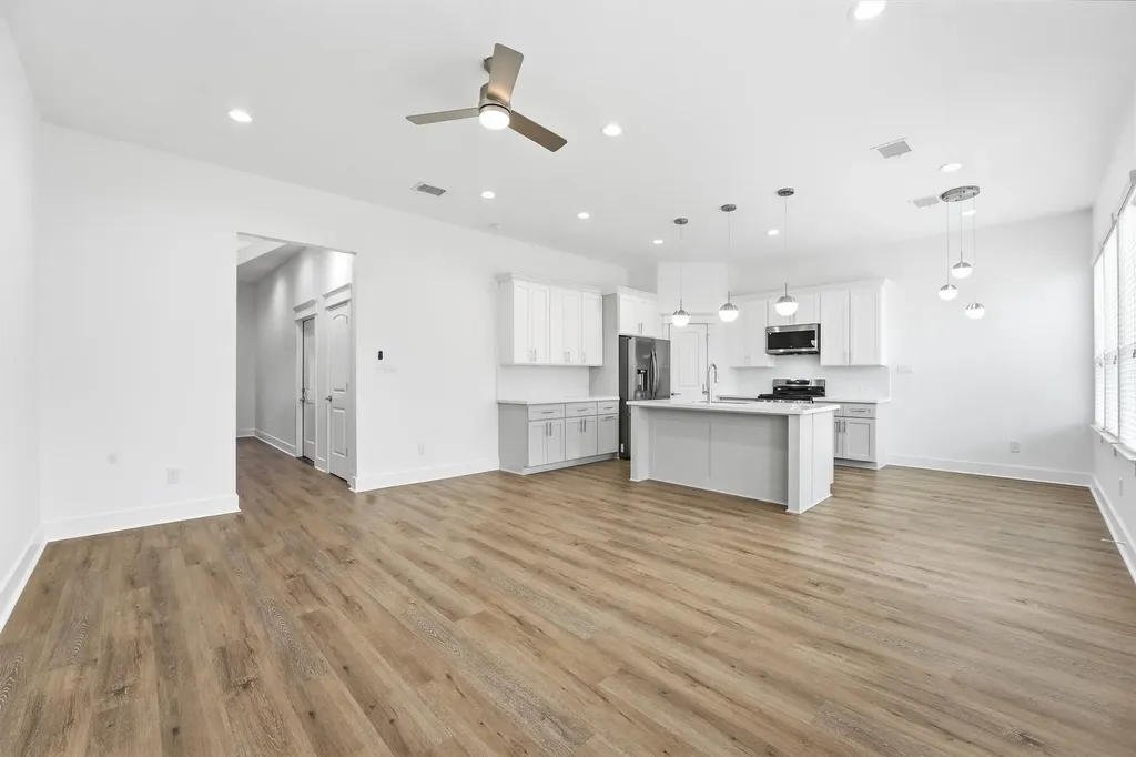 2825 De Soto Street Houston TX 77091