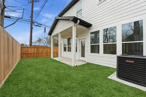 2825 De Soto Street Houston TX 77091