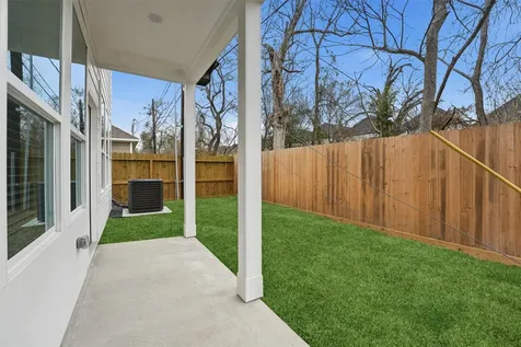 2825 De Soto Street Houston TX 77091