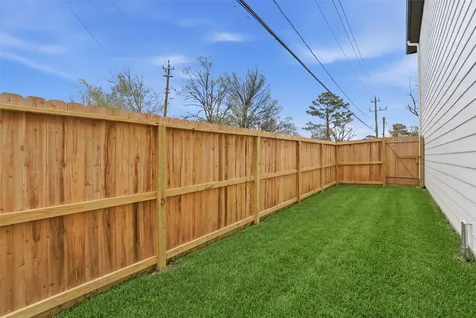 2825 De Soto Street Houston TX 77091