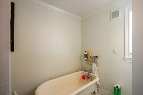260 Manor Street Beaumont TX 77706