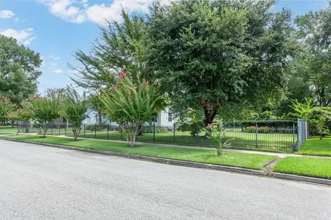 260 Manor Street Beaumont TX 77706