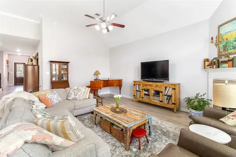208 Woodside Court Clute TX 77531
