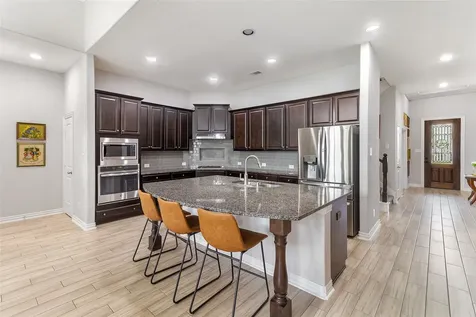 208 Woodside Court Clute TX 77531