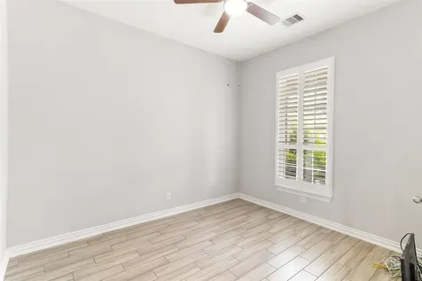 208 Woodside Court Clute TX 77531