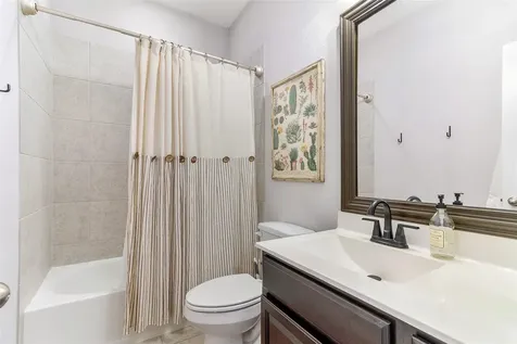 208 Woodside Court Clute TX 77531