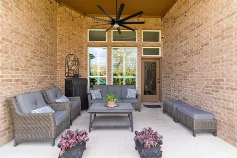 208 Woodside Court Clute TX 77531