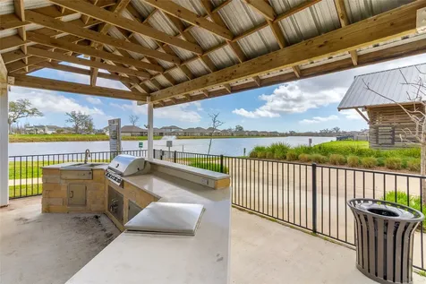 208 Woodside Court Clute TX 77531