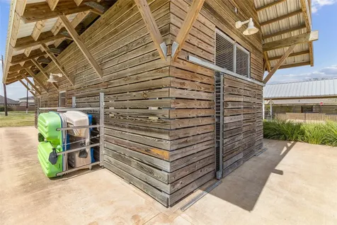 208 Woodside Court Clute TX 77531