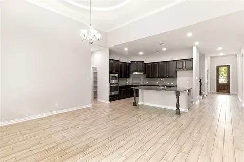 208 Woodside Court Clute TX 77531