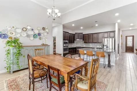 208 Woodside Court Clute TX 77531