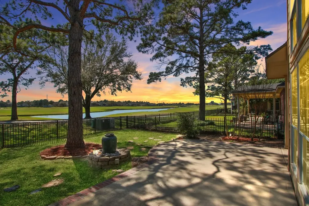 16215 Zinnia Drive Houston TX 77095