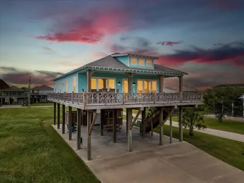 879 Wommack Crystal Beach TX 77650