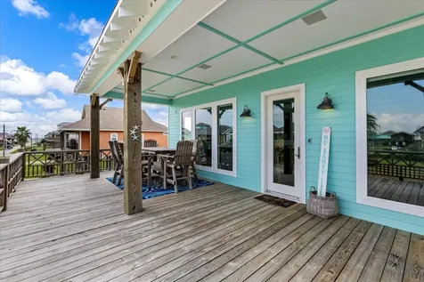 879 Wommack Crystal Beach TX 77650