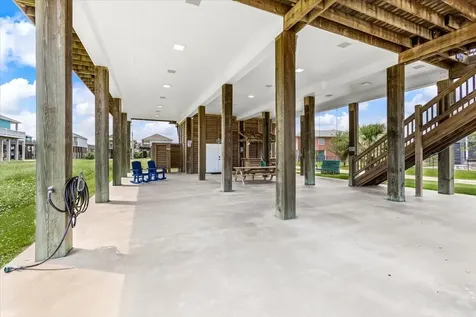 879 Wommack Crystal Beach TX 77650