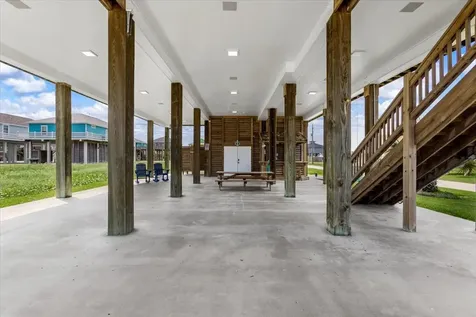 879 Wommack Crystal Beach TX 77650