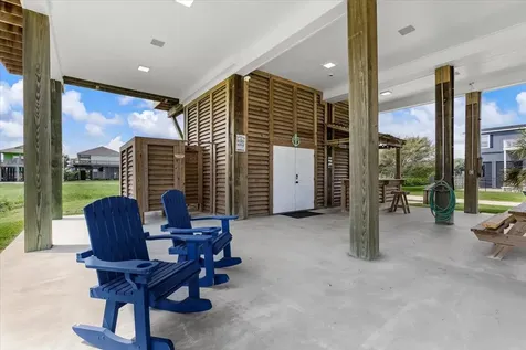 879 Wommack Crystal Beach TX 77650