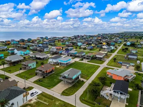 879 Wommack Crystal Beach TX 77650