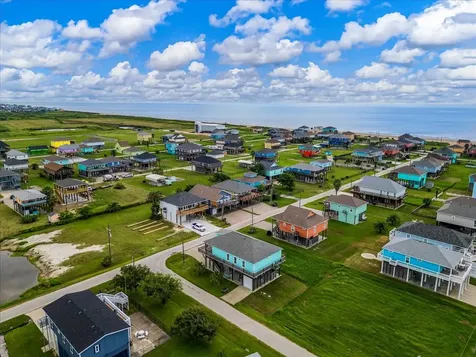 879 Wommack Crystal Beach TX 77650