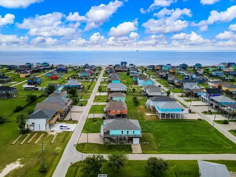 879 Wommack Crystal Beach TX 77650
