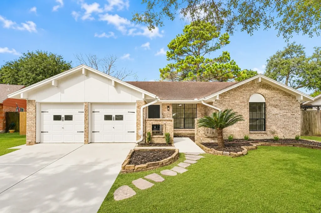5007 Colmesneil Street Pearland TX 77584
