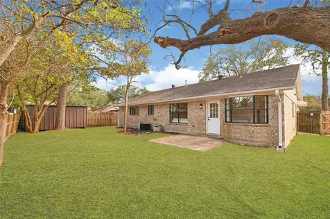 5007 Colmesneil Street Pearland TX 77584