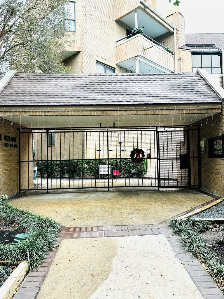 5200 Weslayan Street 311 Houston TX 77005