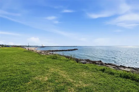 709 N Bayshore Drive La Porte TX 77571
