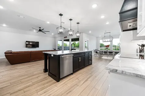 800 Greystone Lane Angleton TX 77515