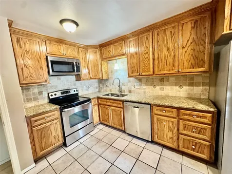 2201 N Grand Boulevard 8 Pearland TX 77581