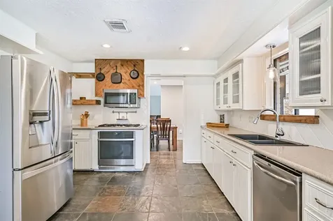 910 Evergreen Drive Friendswood TX 77546