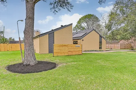 910 Evergreen Drive Friendswood TX 77546