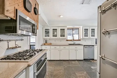 910 Evergreen Drive Friendswood TX 77546
