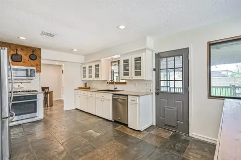 910 Evergreen Drive Friendswood TX 77546