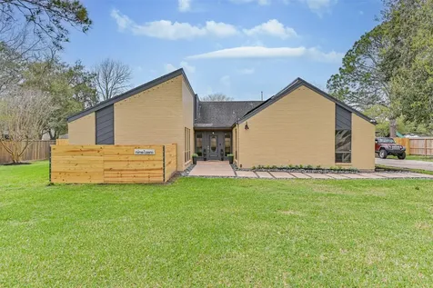 910 Evergreen Drive Friendswood TX 77546