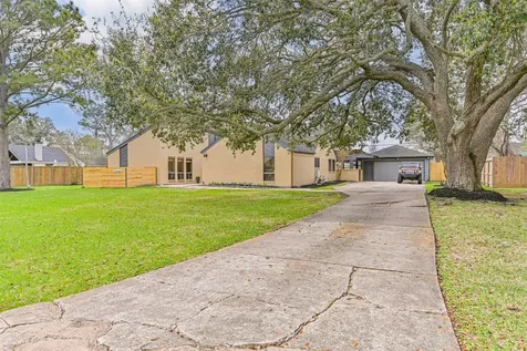 910 Evergreen Drive Friendswood TX 77546