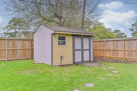 910 Evergreen Drive Friendswood TX 77546