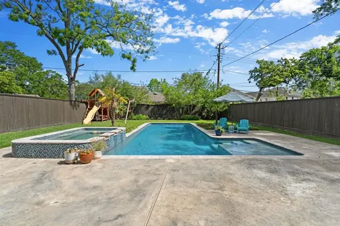 930 W 43rd Street Houston TX 77018