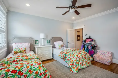732 E 28th Street Houston TX 77009
