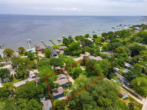 3726 Bayshore Drive Bacliff TX 77518