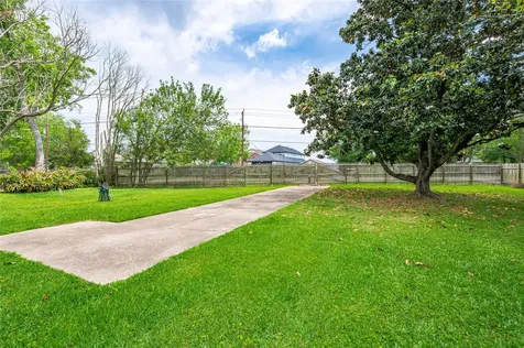 3726 Bayshore Drive Bacliff TX 77518