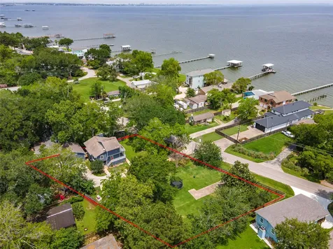 3726 Bayshore Drive Bacliff TX 77518