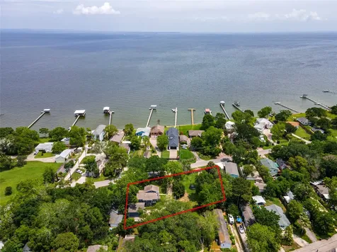 3726 Bayshore Drive Bacliff TX 77518