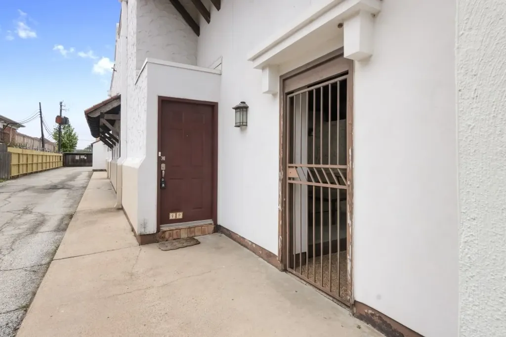2744 Briarhurst Drive 49 Houston TX 77057