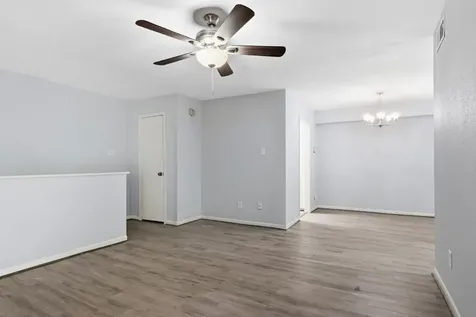 2744 Briarhurst Drive 49 Houston TX 77057