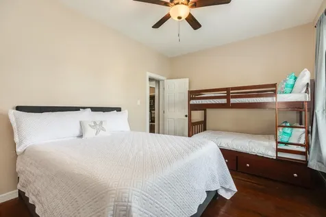 4719 Avenue R Galveston TX 77551