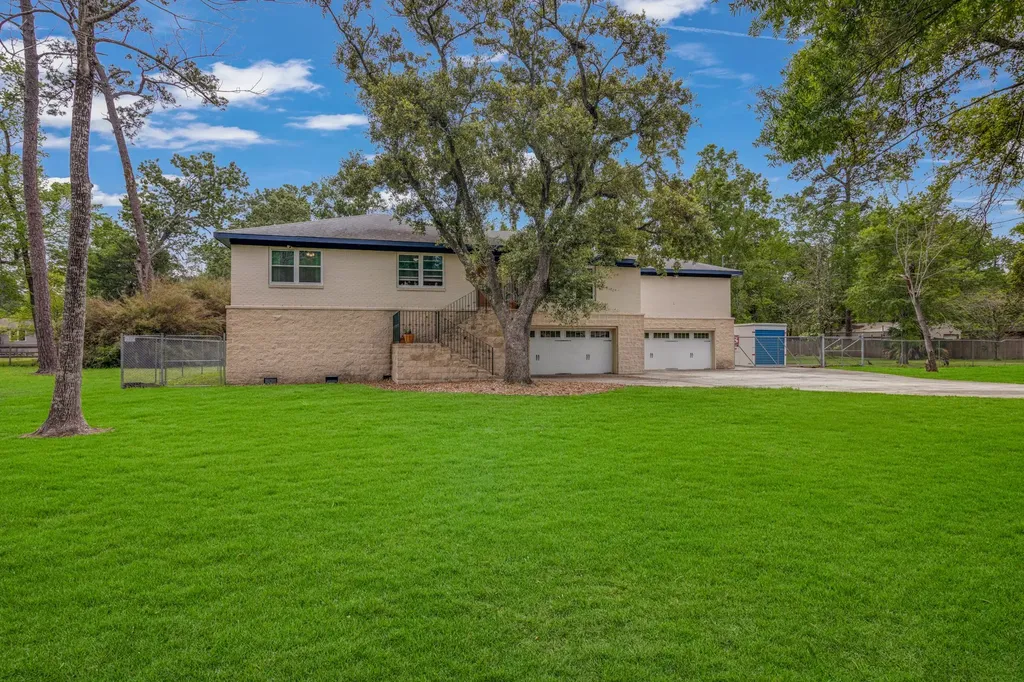 1010 Rosewood Drive Dickinson TX 77539