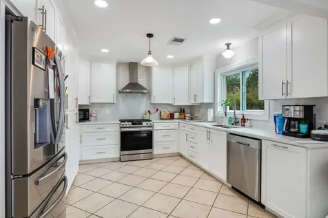 1010 Rosewood Drive Dickinson TX 77539