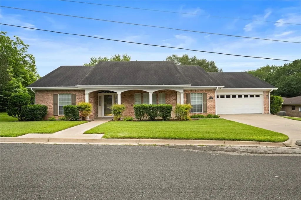 159 Charles Street La Grange TX 78945