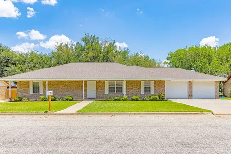 216 E Montana Drive Shiner TX 77984